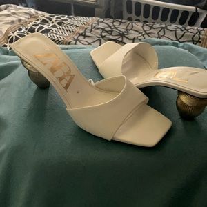 White sandals with low he’ll never worn very comfortable